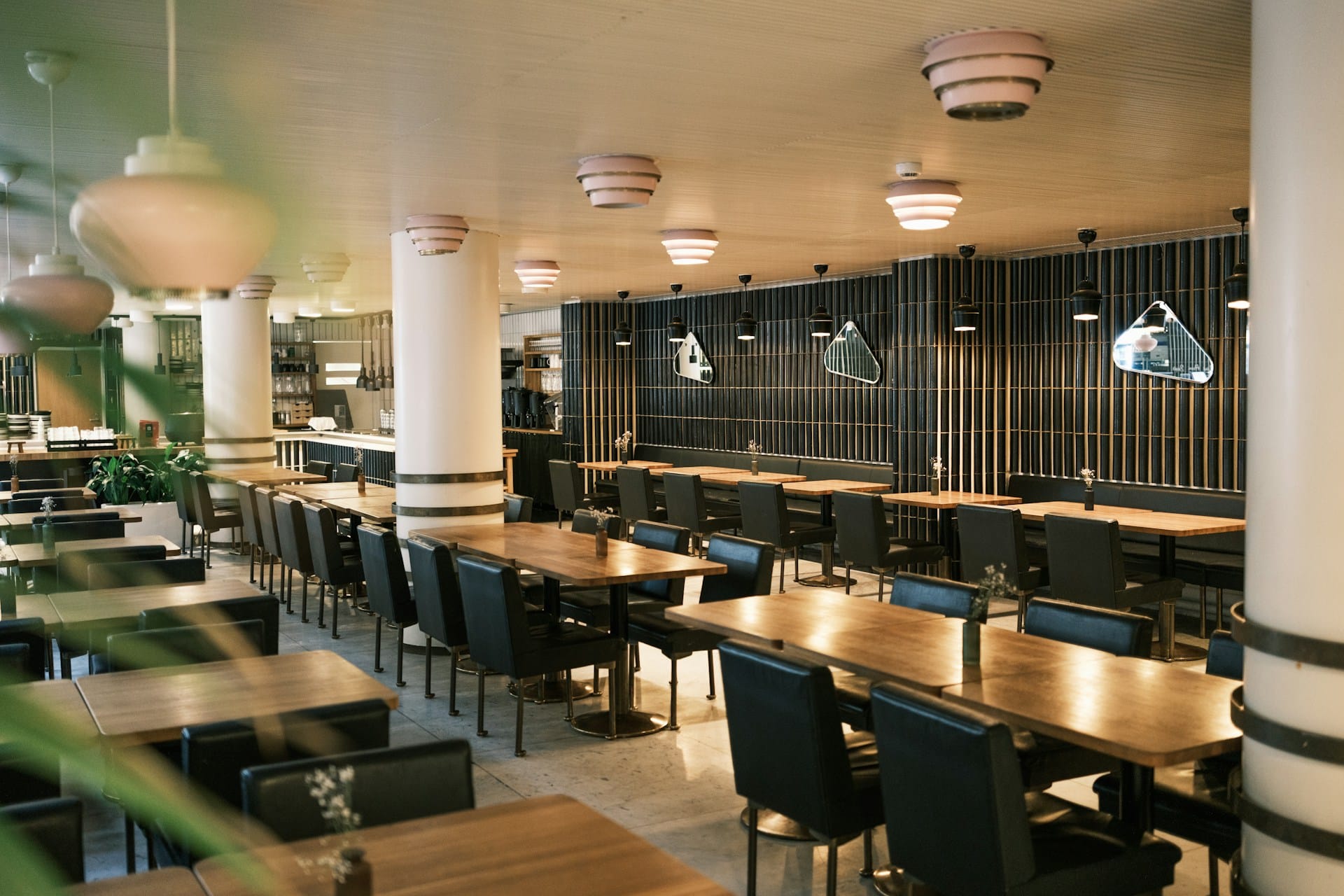 Restaurants & Cafés